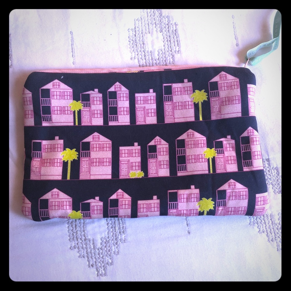 Cosmetics bag with cute pattern